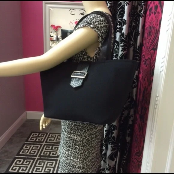 Burberry Black Tote w Leather Handles. In pristine condition